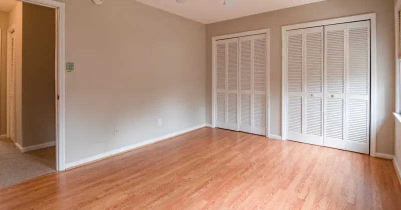 White ceiling fan turned off in a bright room