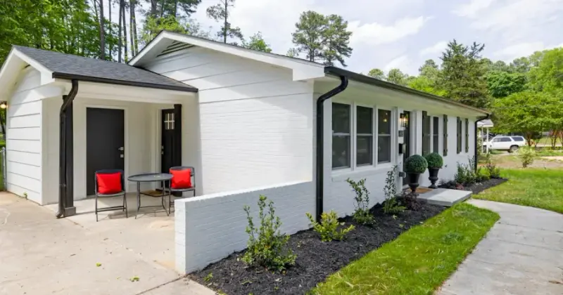 Well-maintained ranch-style home in Magnolia TX with clean exterior and green lawn