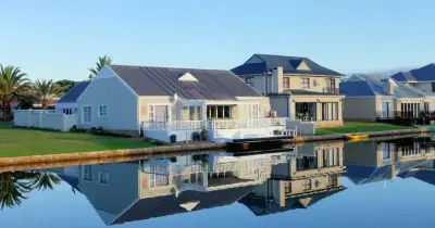 Beautiful lakefront home near Montgomery TX with clean windows and a tidy porch